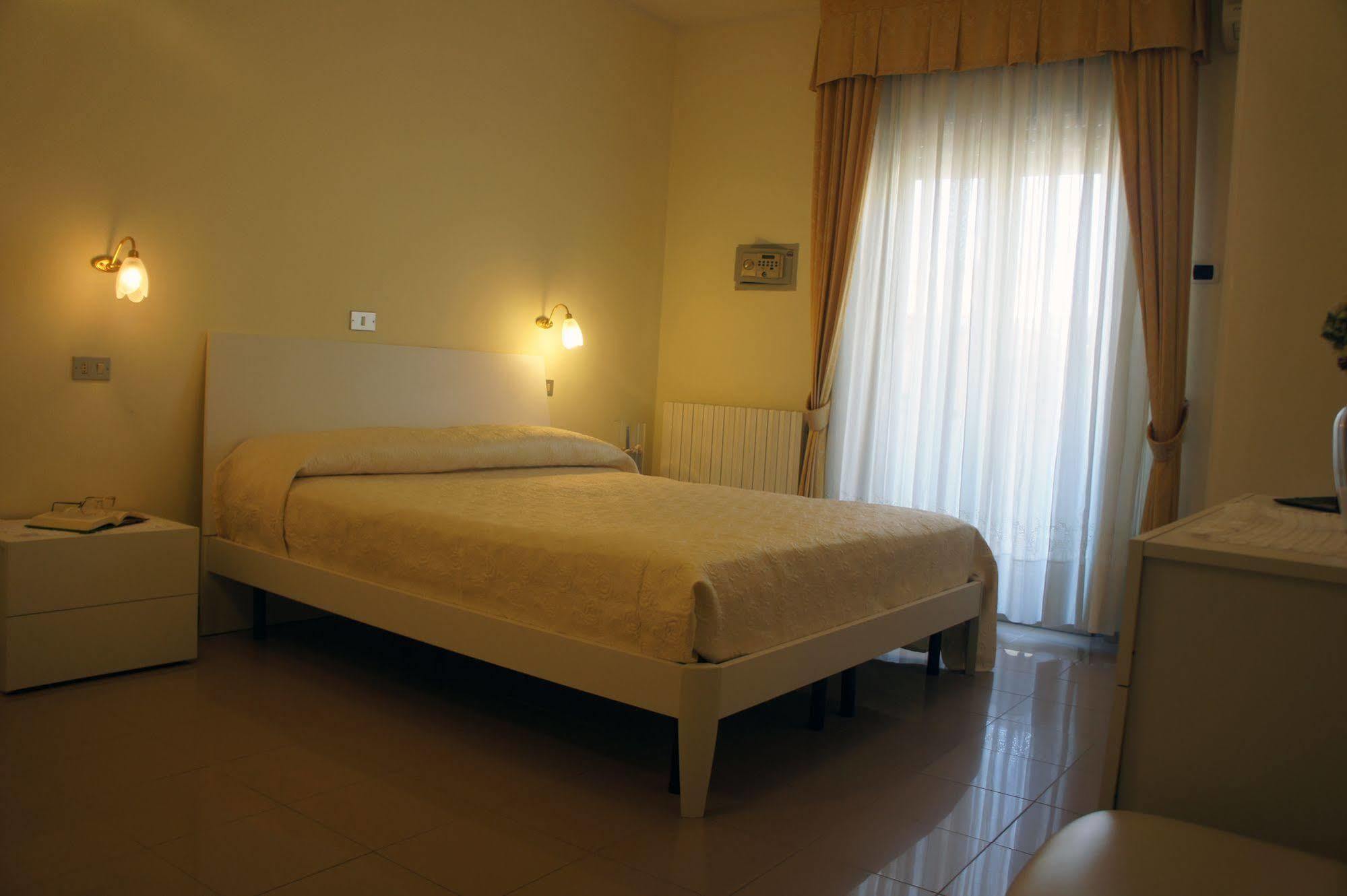 Hotel Solaris Giulianova Exteriér fotografie